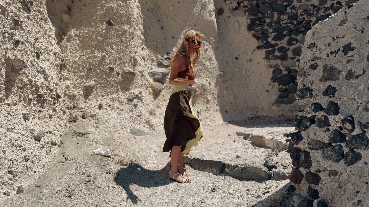 Cover frame from the music video Heart Of Santorini